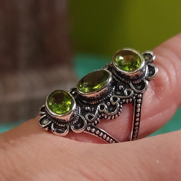 Triple Peridot Stone Vintage Style Ring main image 3